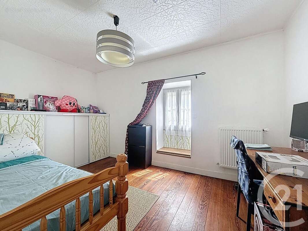 Maison à BELLENOT-SOUS-POUILLY