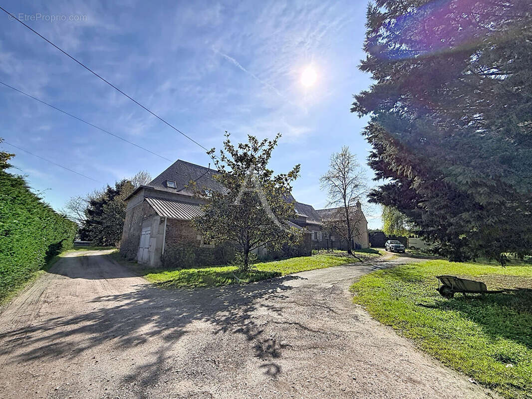 Maison à SAINT-SYLVAIN-D'ANJOU