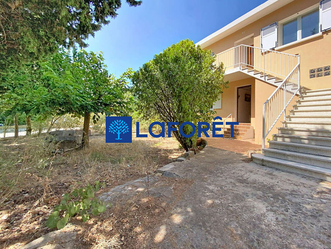 Villa 7 pièces - deux appartements - Terrain 753 m² à La Garde - photo 9
