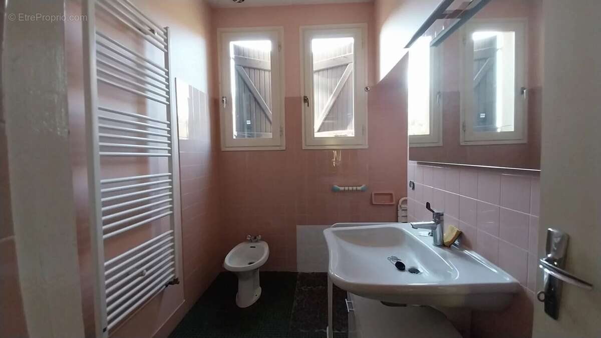 Maison à SAINT-MARTIN-LAGUEPIE