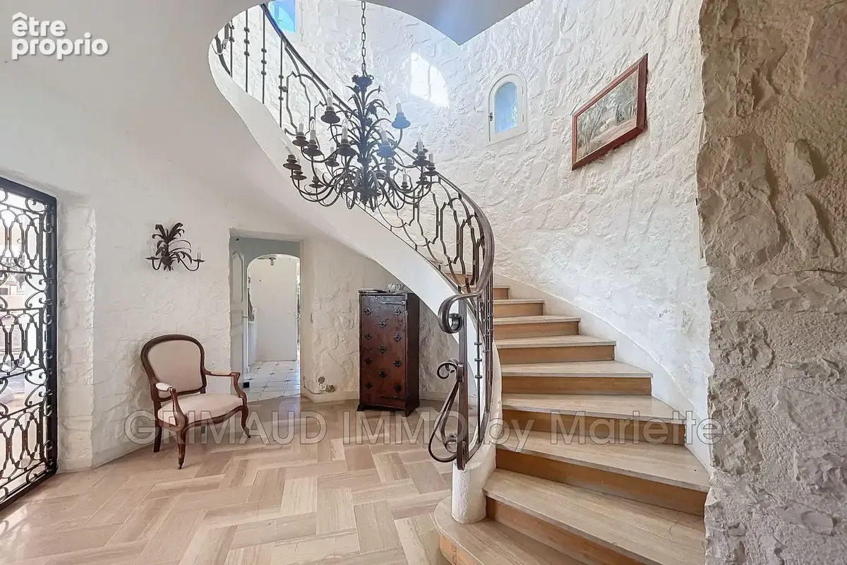 Maison 336 m² à Grimaud  - photo 4