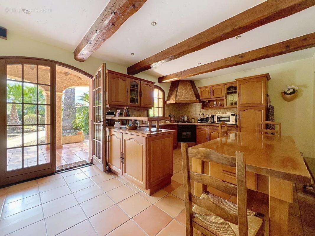 Maison à ROQUEBRUNE-SUR-ARGENS