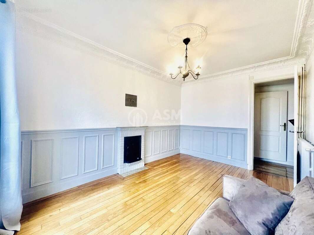 Appartement à COURBEVOIE