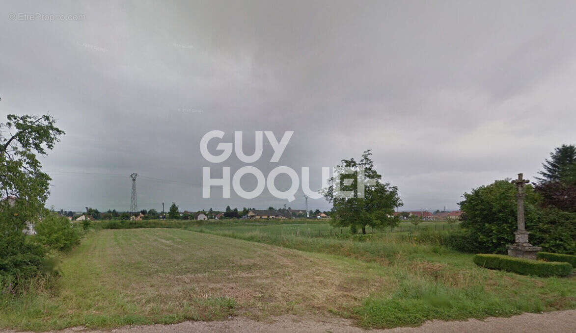 Terrain à VAIVRE-ET-MONTOILLE