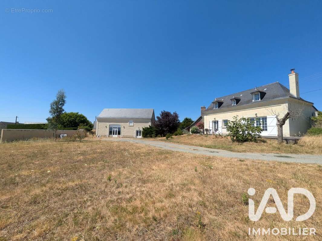 Maison 167 m² à Saint-Nicolas-De-Bourgueil  - photo 2