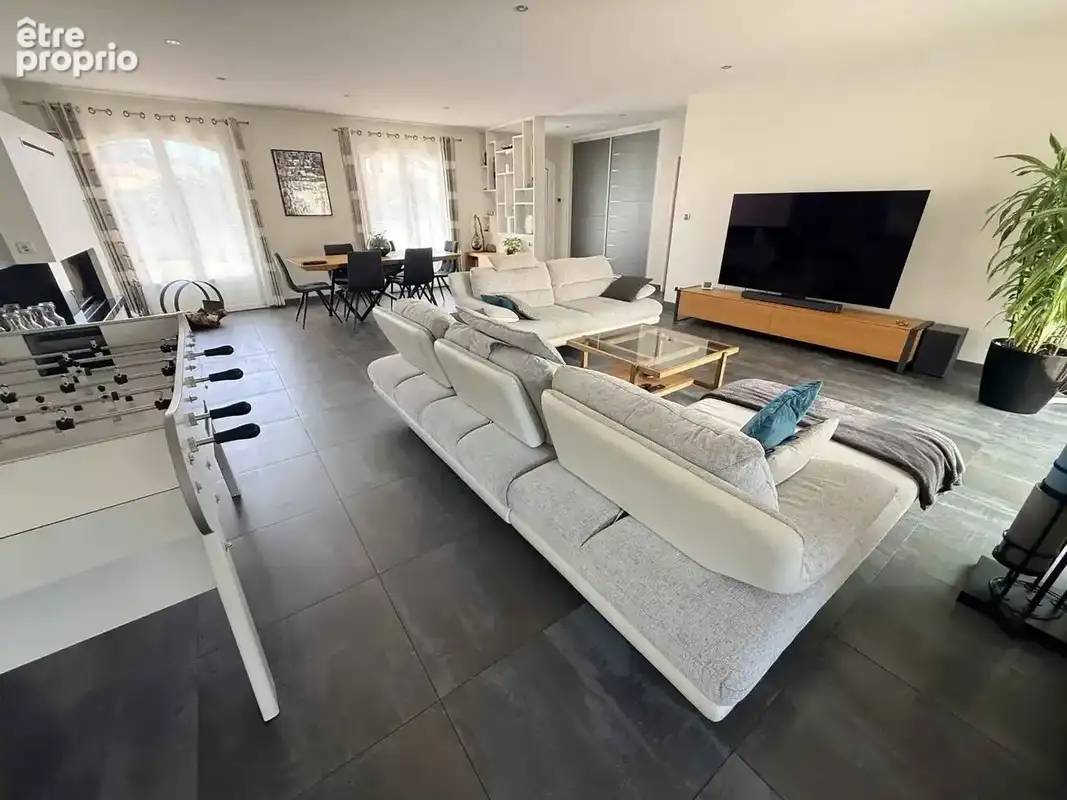 Magonty. Maison Plain-Pied 4 Chambres + Bureau–Piscine–1 882 m² - photo 3