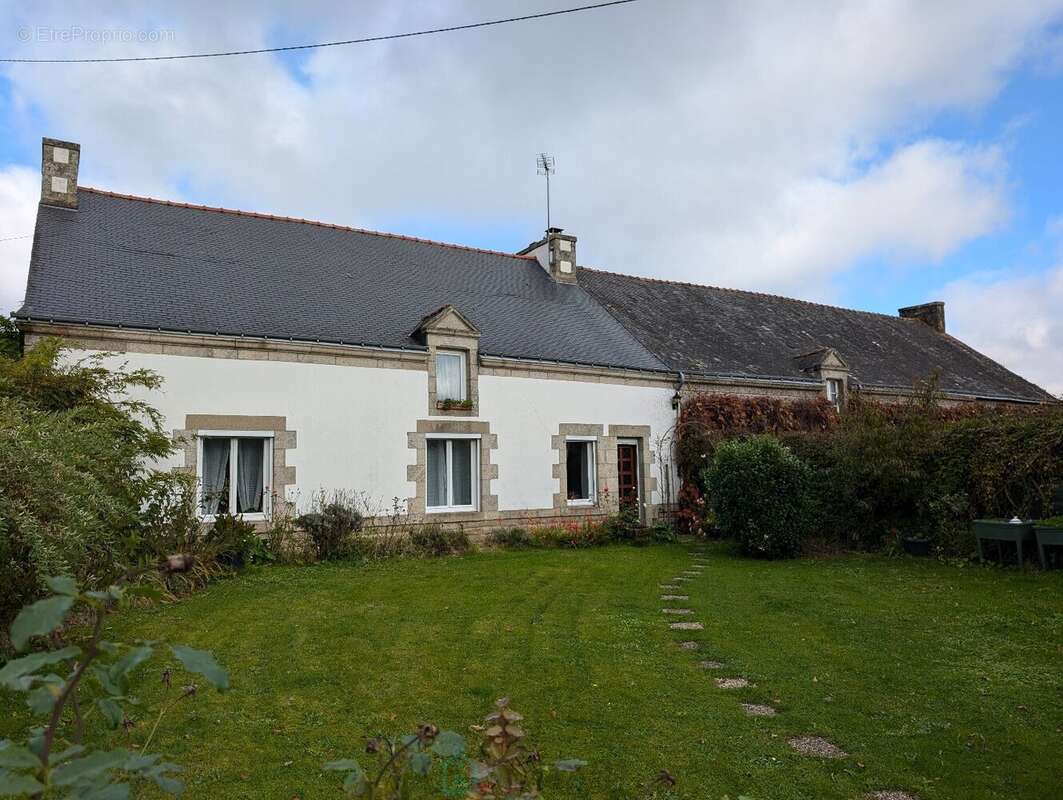 Longère en pierre avec dépendances sur 5 hectares  Charme et potentiel à la campagne - photo 2