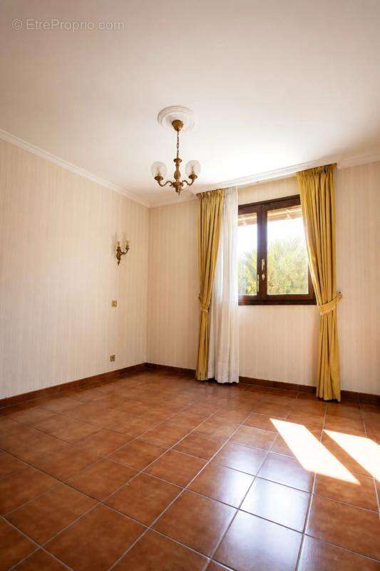 Maison de plain pied 5 pièces -  93 m2 - Yerres - photo 9