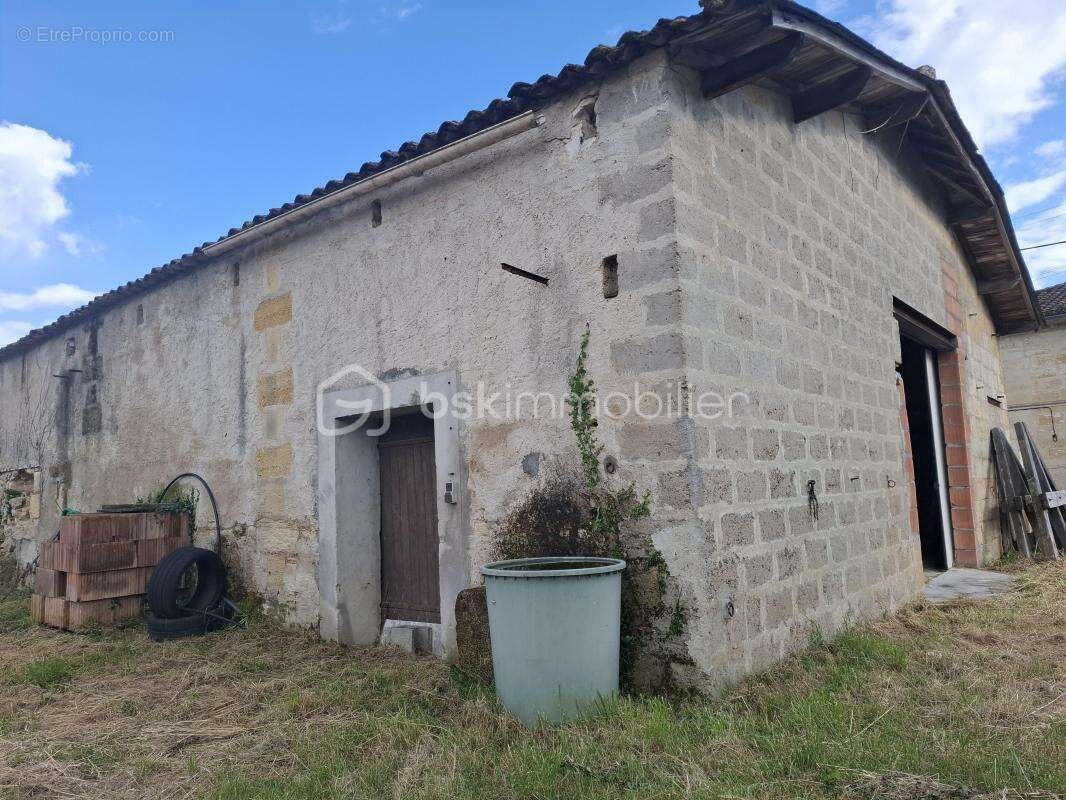 Maison à SAINT-MAGNE-DE-CASTILLON