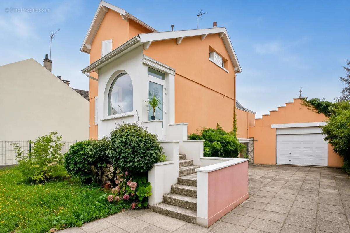 Maison de 5 pièces de 90 m² située à Luisant - photo 2