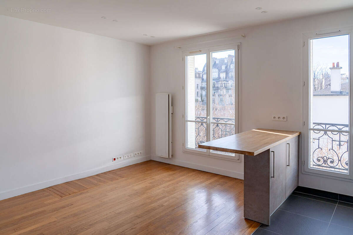 Appartement à PARIS-17E