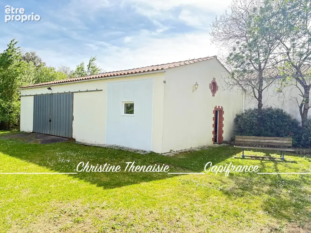 Maison à vendre sur un terrain de 2000 m2 - 4 chambres - Bureau - 3 salles d'eau - 3 wc - Dépendance de 110 m2 et garages LA GAR - photo 19