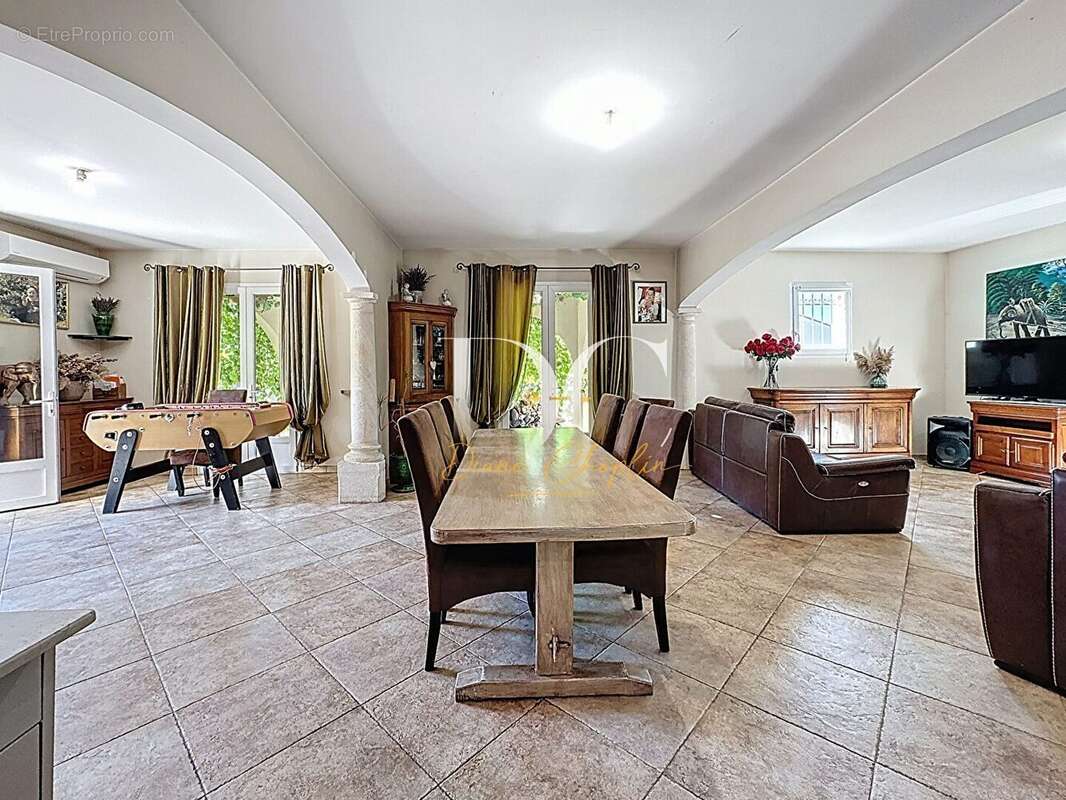 Maison à L'ISLE-SUR-LA-SORGUE