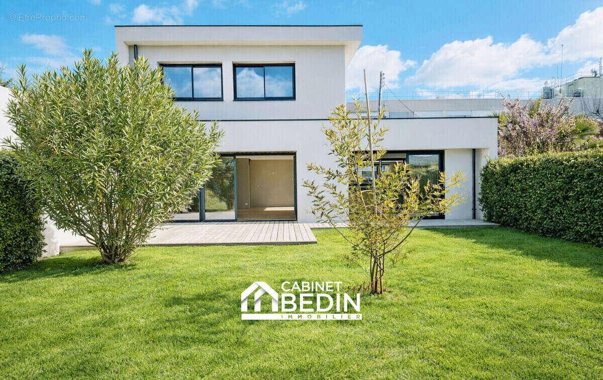 Maison 204 m² à Le Bouscat  - photo 8