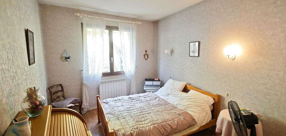 Grand appartement 95m² T4 avec balcon, cave et garage - photo 7
