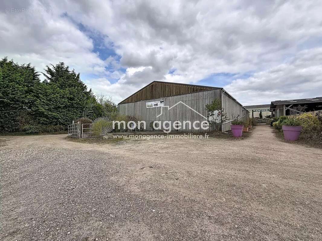 Prox. Franqueville-Saint-Pierre 76520, ensemble de bâtiments agricoles - photo 2