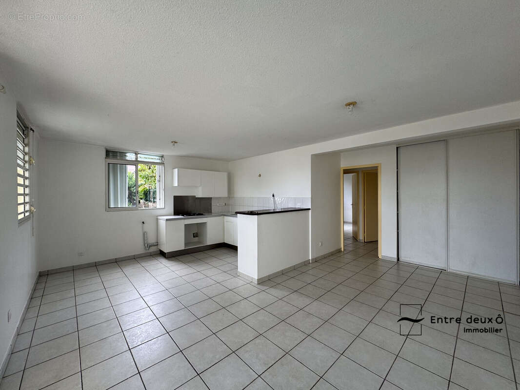 Séjour avec cuisine  - Appartement à FORT-DE-FRANCE