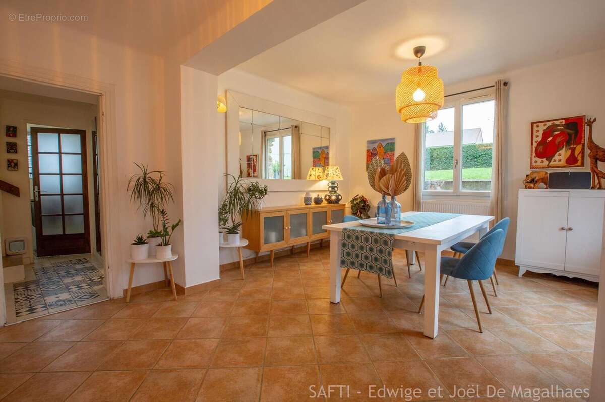 Photo 7 - Maison à LE MESNIL-SAINT-DENIS