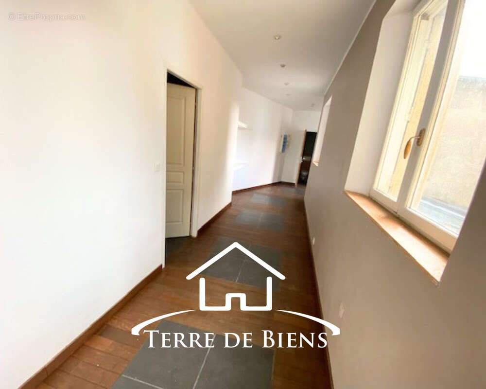 Nouveauté  Spacieux duplex de plus de 150 m2 avec terrasse en plein centre-ville de Chauny - photo 4