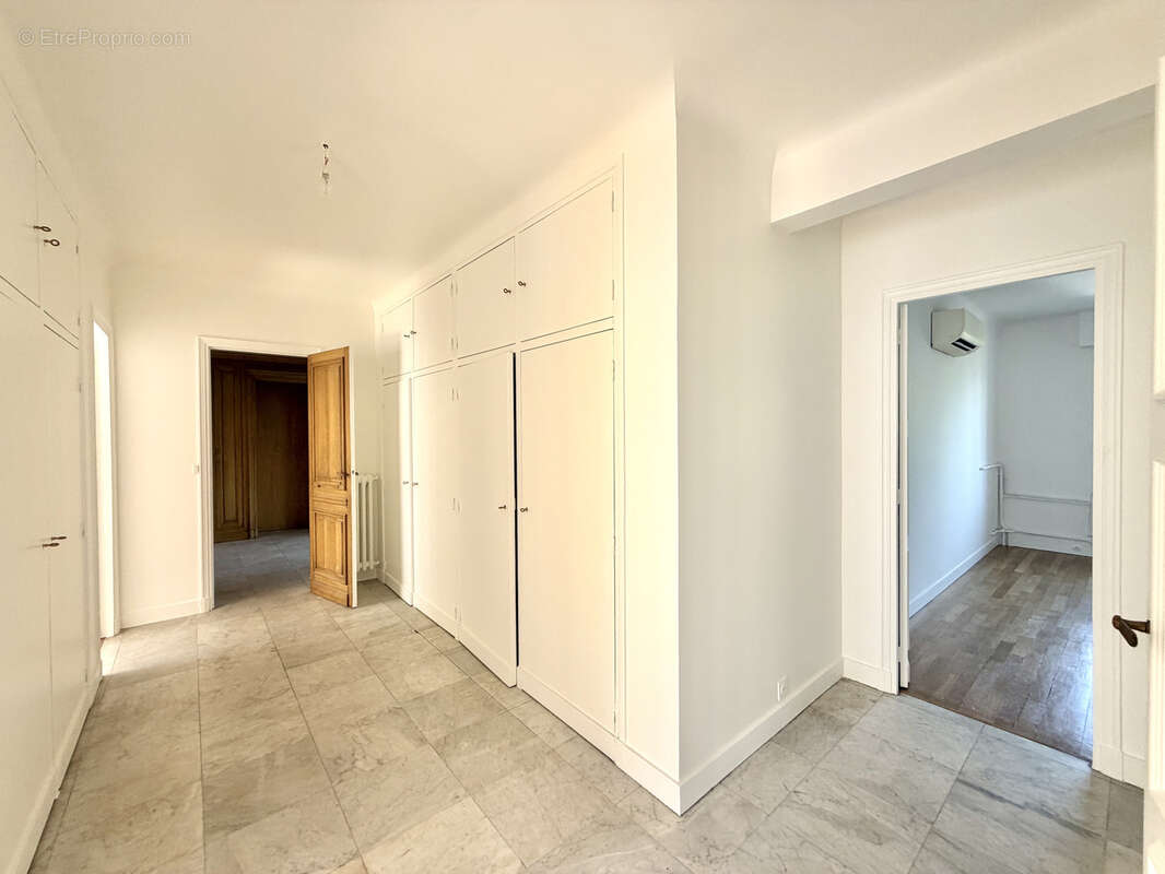 Appartement à CHARENTON-LE-PONT