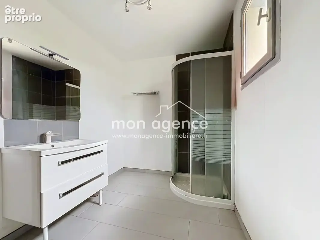Pavillon disposant du confort de plain-pied, 3 chambres, double garage - Mauquenchy - photo 4