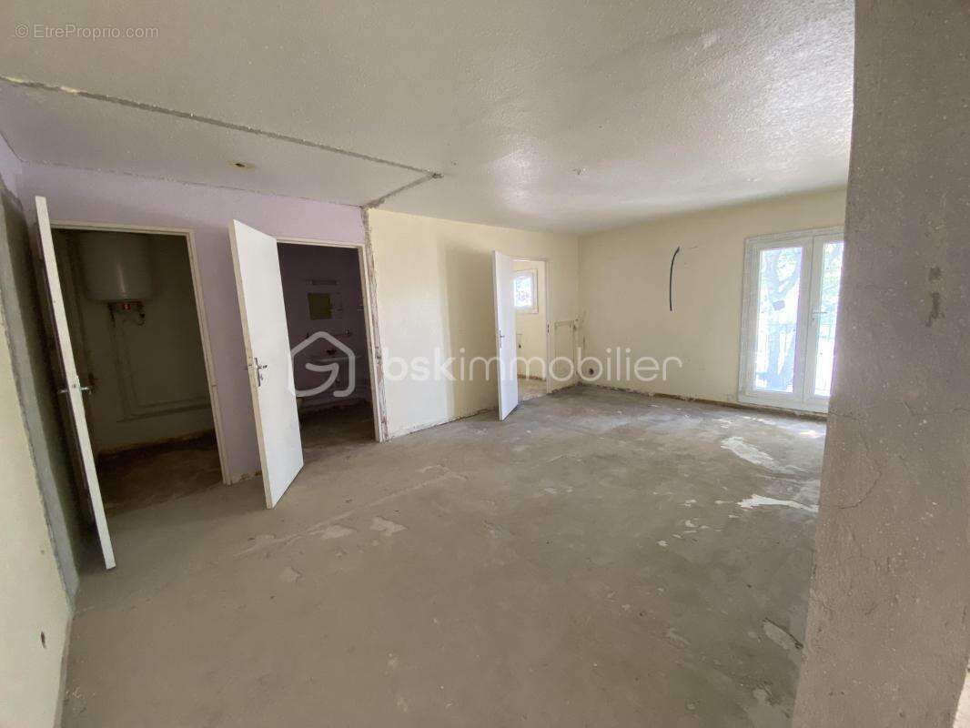 SAINT-CHRISTOL ((84) - Créez votre T3/T4 sur mesure ! Plateau sous forme d'appartement de 89 m² env. situé au 1er étage avec asc - photo 14