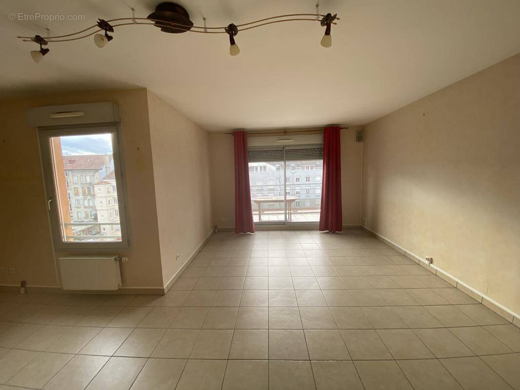 Appartement à SAINT-ETIENNE