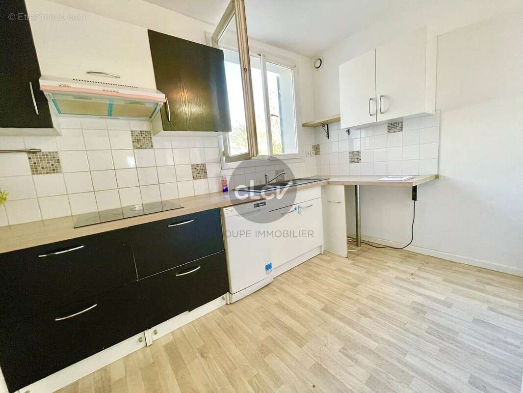 Maison sur le toit / Duplex Dernier étage avec Terrasse / La Soie 69120 Vaulx en Velin - photo 8