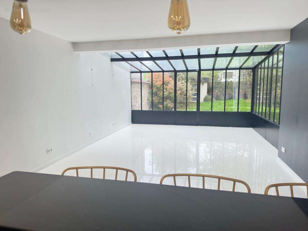 Maison à SAINT-MAUR-DES-FOSSES