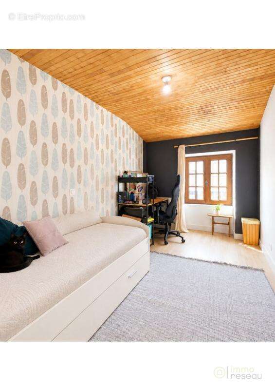 Maison 169 m² à Yvrac-Et-Malleyrand  - photo 2