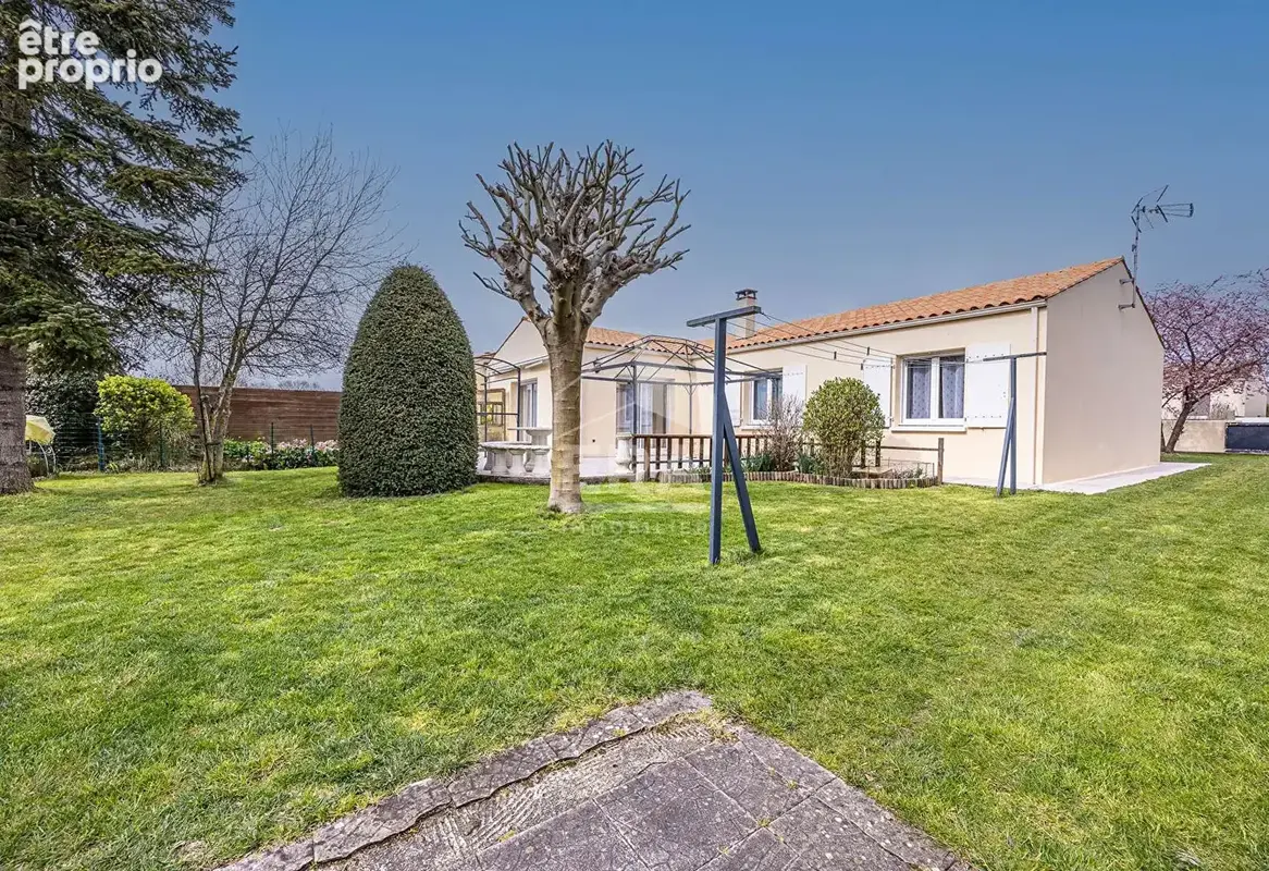 Maison de plain pied de126 m2, 20 minutes La Rochelle, 3 chambres, garage, beau terrain. - photo 4