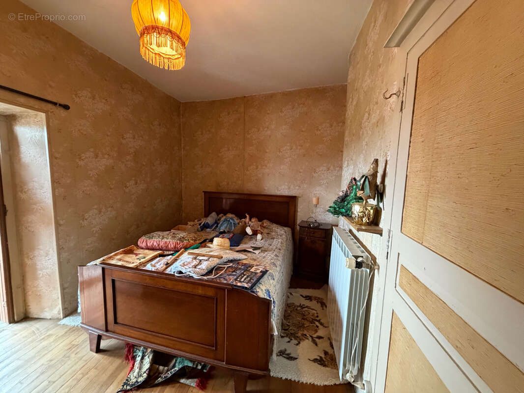 Maison de bourg en pierre avec dépendances - photo 10
