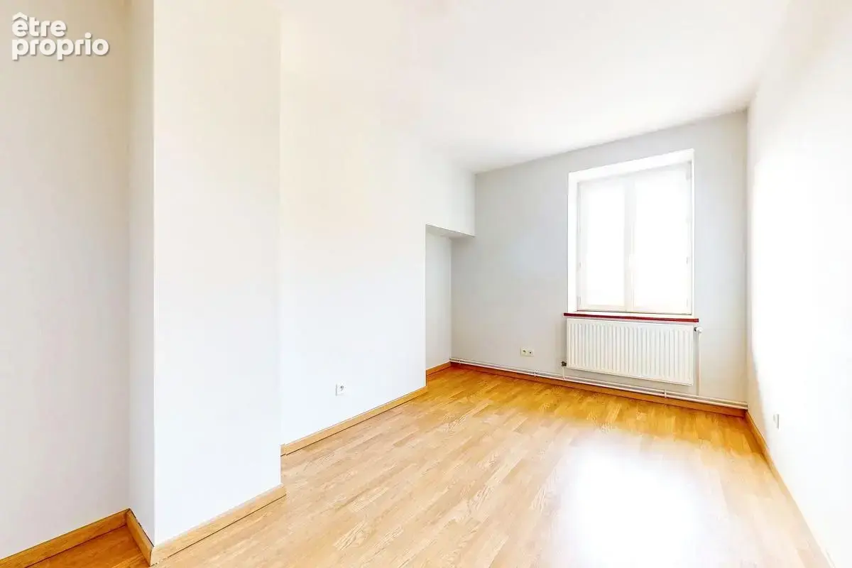 SAINT-SAVIN – Maison de caractère de 147 m² avec grand terrain et dépendance - photo 8