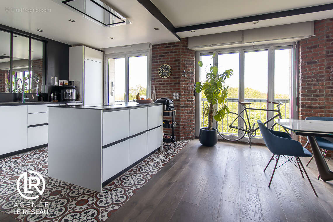 Appartement à CHARENTON-LE-PONT