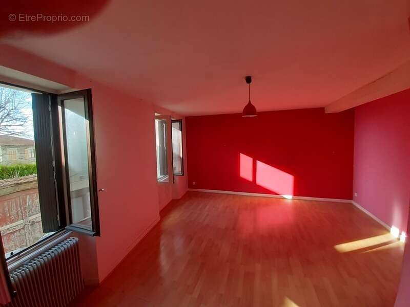 Appartement à PANISSIERES