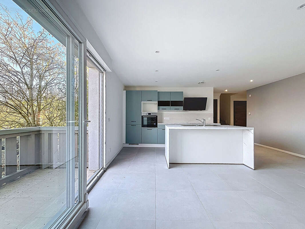 Appartement à CONTAMINE-SUR-ARVE