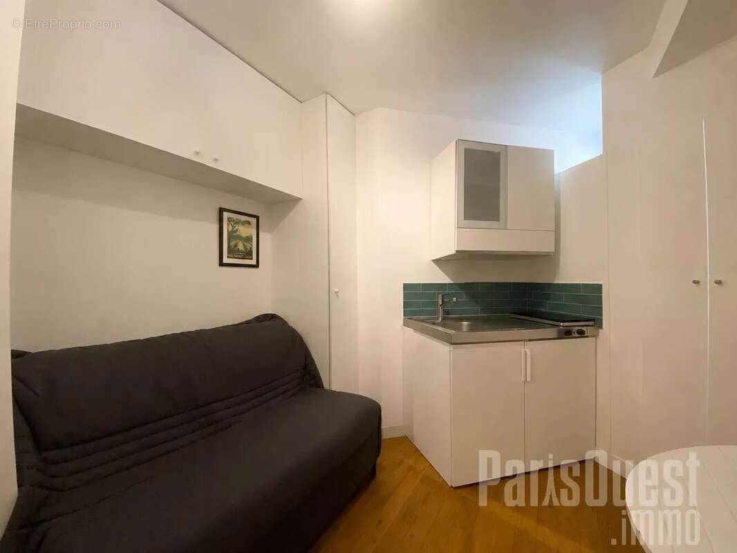 Paris XVI Nord – Chambre meublée proche porte Maillot – Au calme sur cour – 5ième étage - photo 4