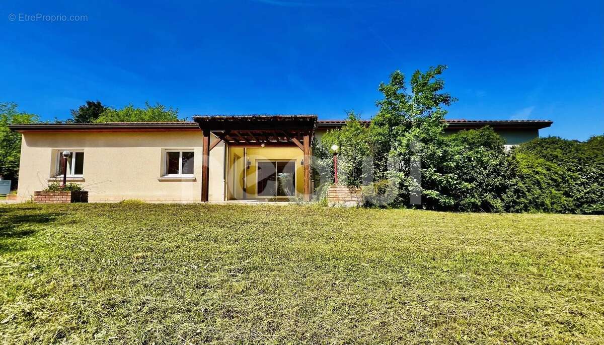 Maison à SAINT-BONNET-PRES-RIOM