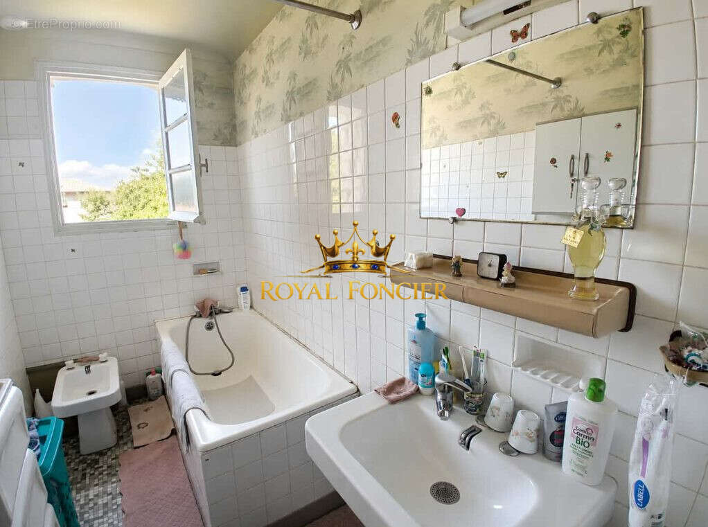 Salle de bain RDC - Maison à PREUILLY-SUR-CLAISE