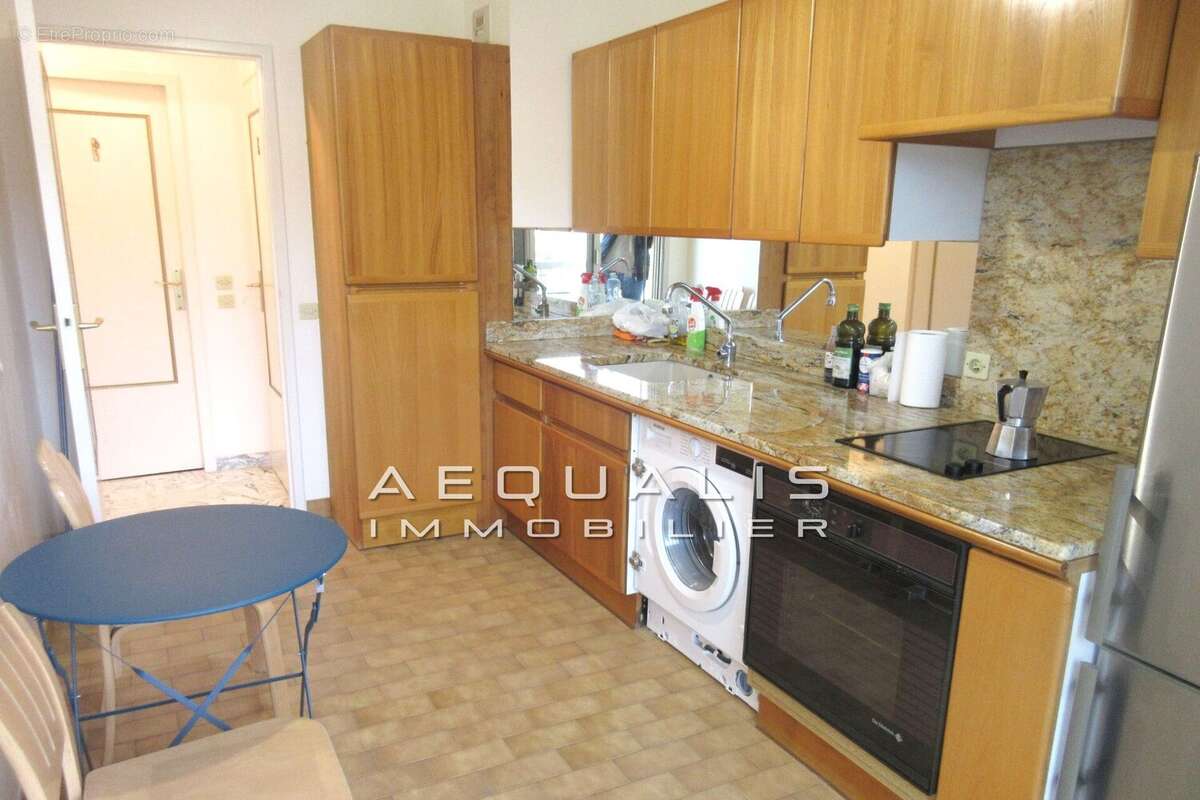 Appartement à SAINT-LAURENT-DU-VAR