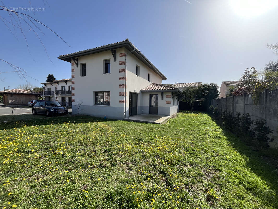 Maison à VILLENAVE-D'ORNON