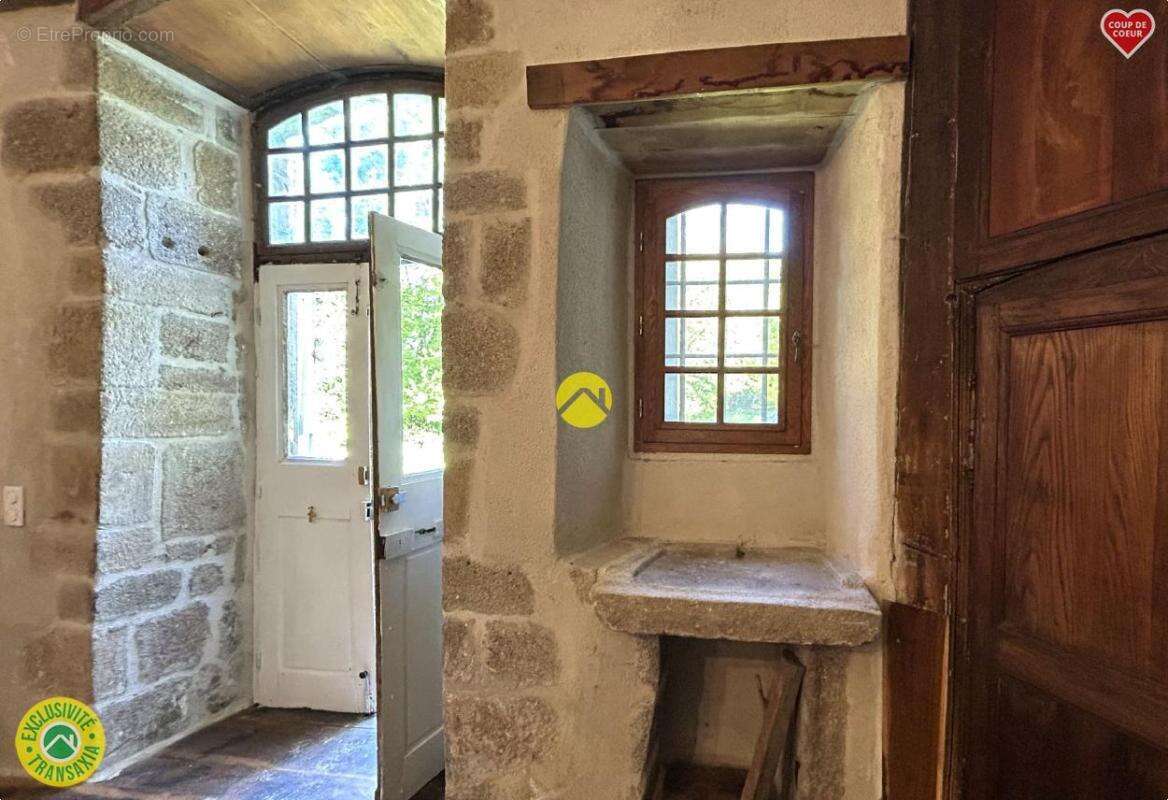 Maison à MONTAIGUT-LE-BLANC