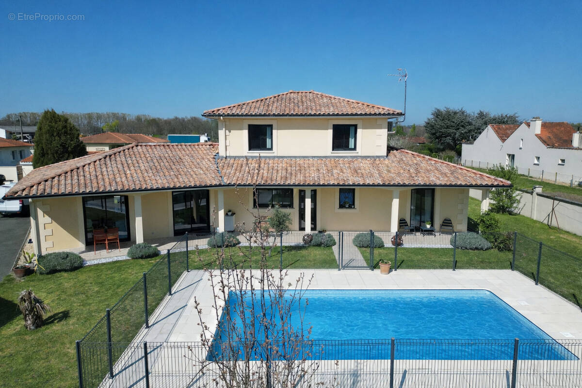 Maison à CAMPS-SUR-L'ISLE
