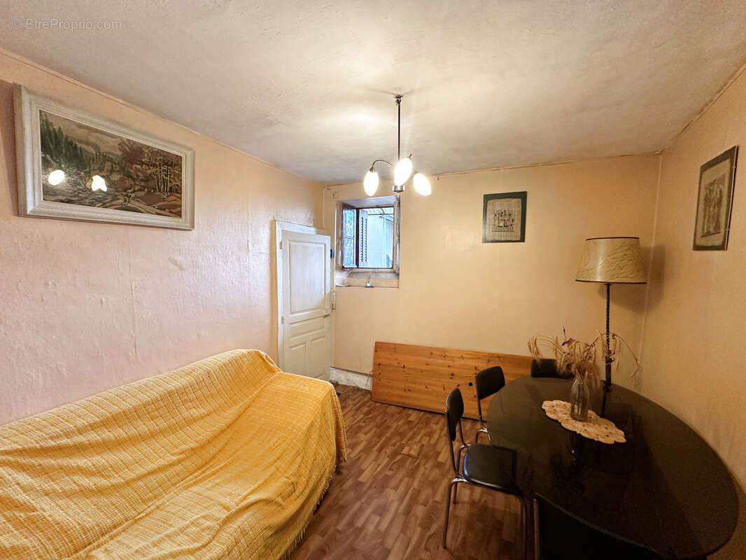 Maison à DECAZEVILLE