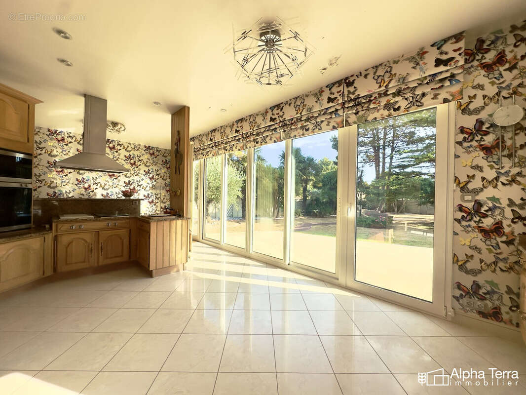 Maison 217 m² à Douvres-La-Delivrande  - photo 5