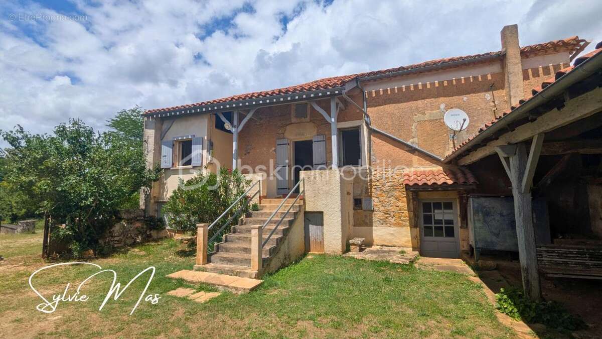 Ensemble de caractère avec grange et ancien four à pain - photo 3
