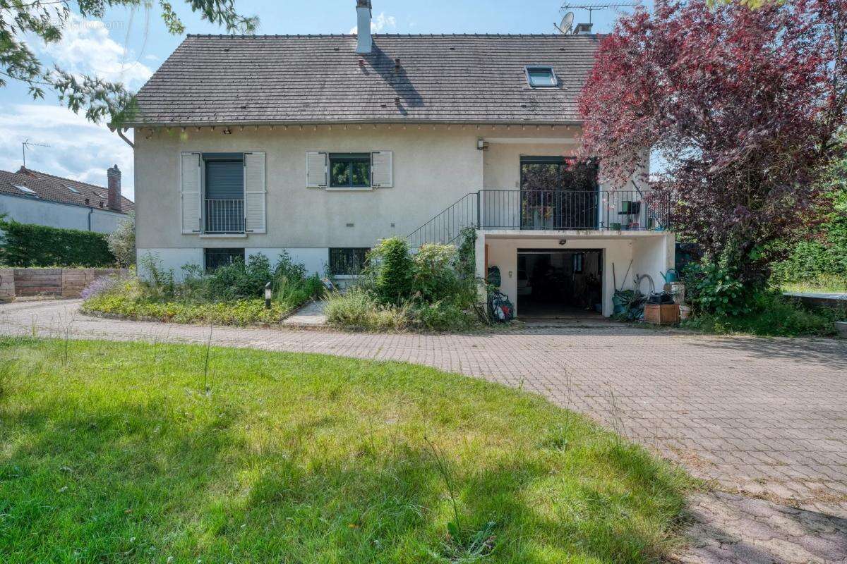 Maison à LIVRY-SUR-SEINE