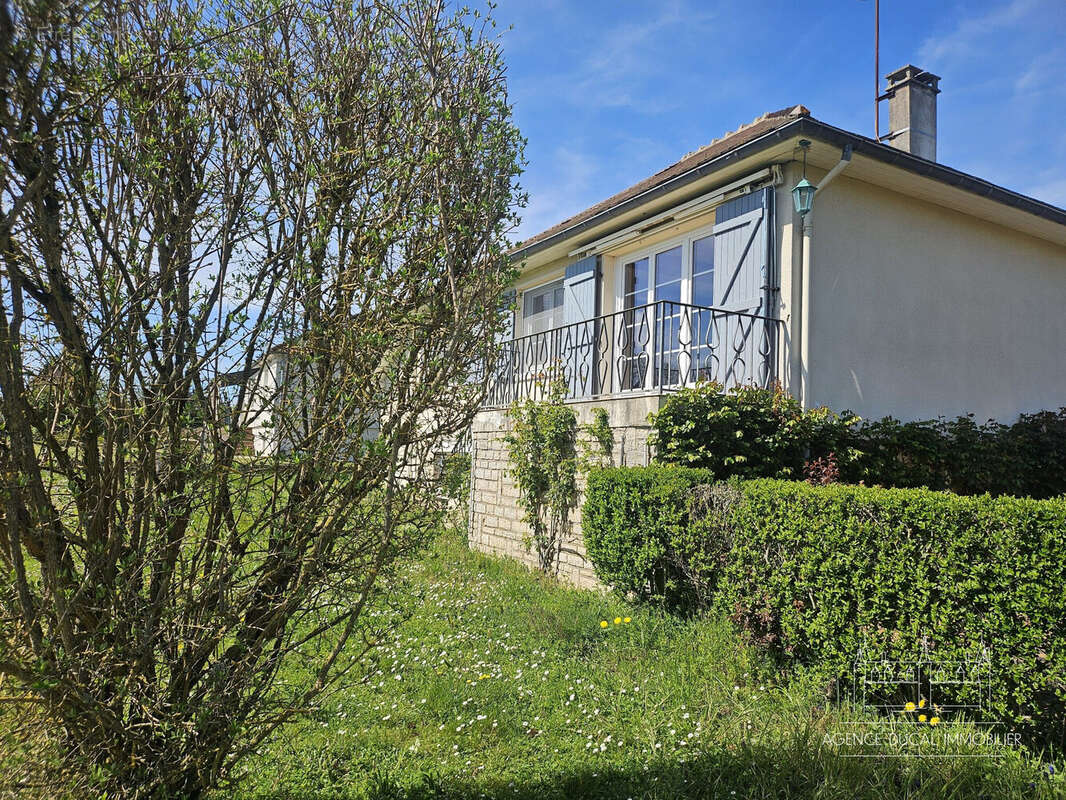 Maison à SAINT-PARIZE-LE-CHATEL