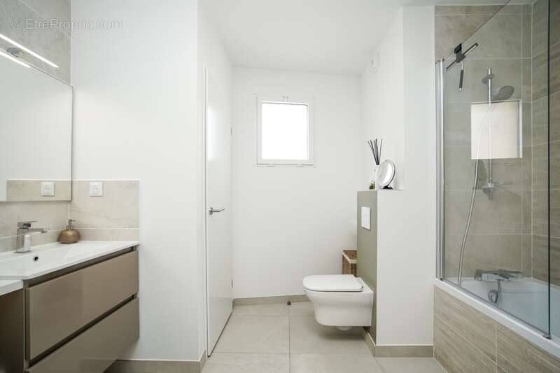Tours - quartier coty - t4 traversant de 106m2 - vue parc - 2 parkings - photo 11