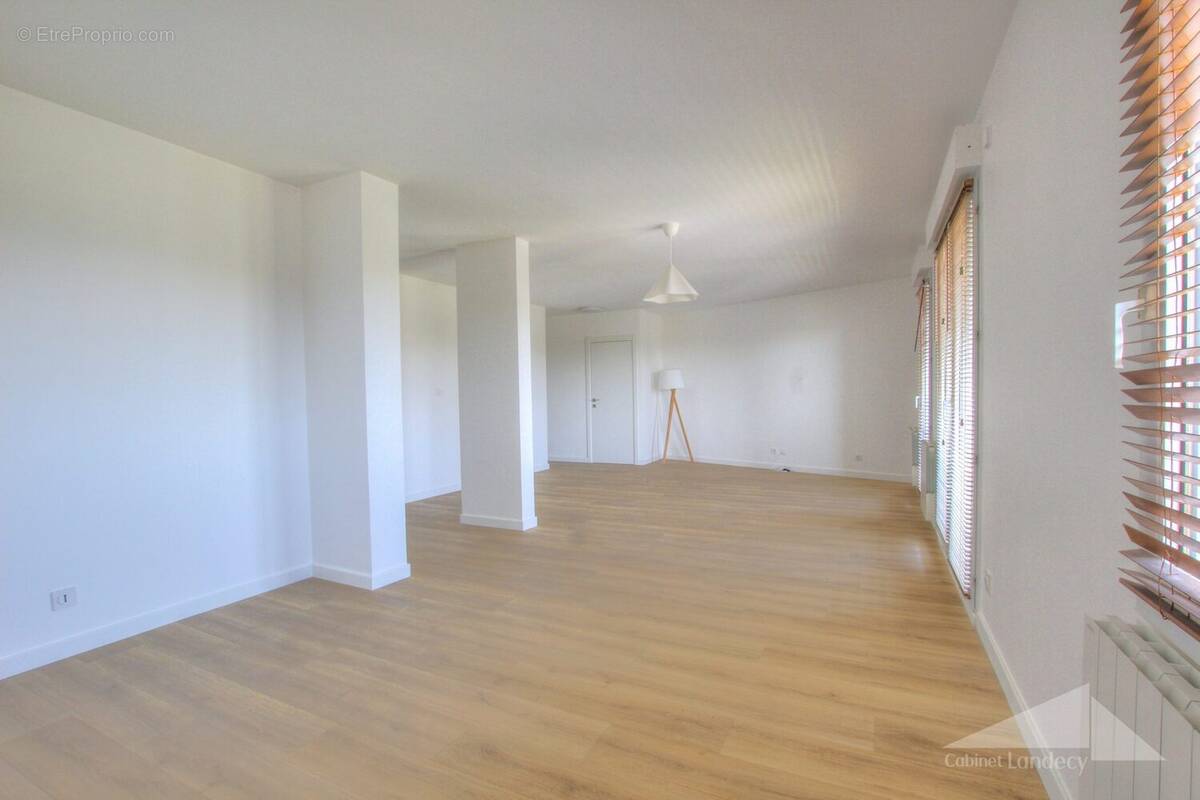 Appartement à THOIRY